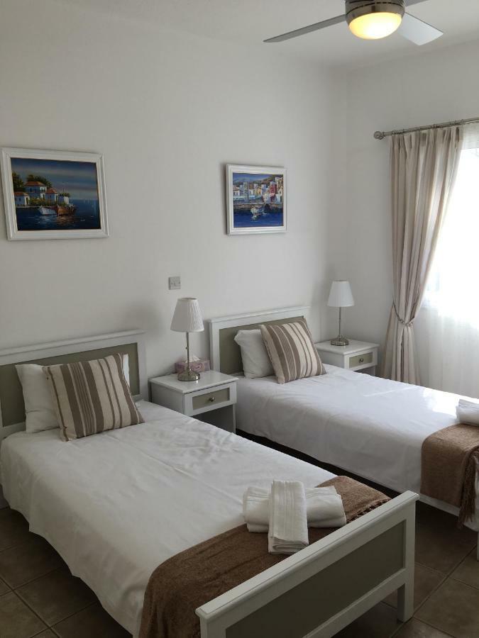 Kings Palace - Fabulous Pool-Side 2 Bed Apartment Пафос Екстериор снимка